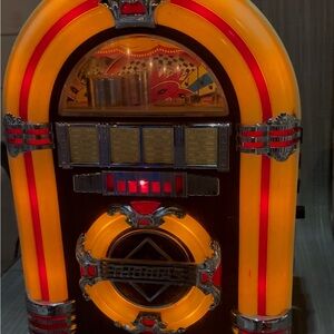 Retro Jukebox Speaker - Orange and Silver